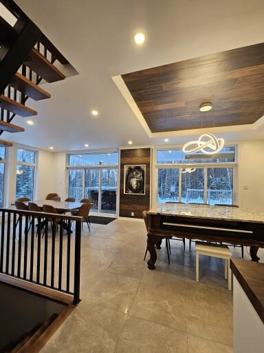 Québec, Floor, Indoors, Foyer, Piano, Chandelier, Interior Design