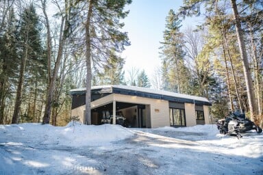 Québec, Housing, House, Outdoors, Shelter, Motorcycle, Cabin