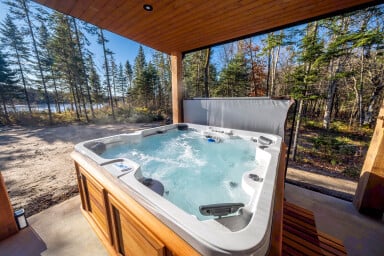 Québec, Tub, Hot Tub, Indoors, Interior Design