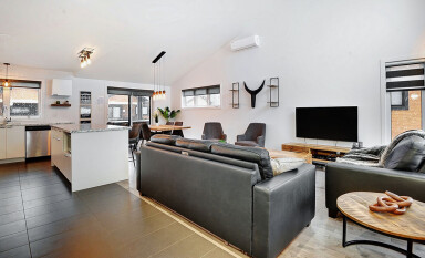 Québec, Living Room, Couch, Home Decor, Monitor, Screen, Table