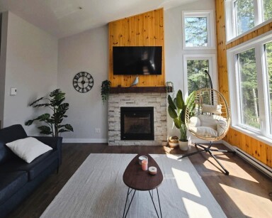 Québec, Interior Design, Home Decor, Furniture, Table, Fireplace, Living Room