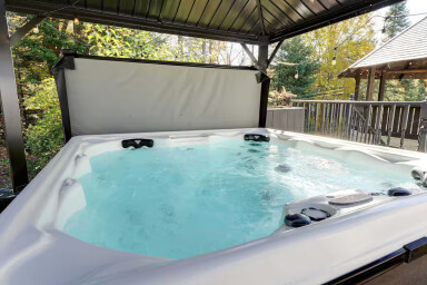 Québec, Tub, Hot Tub, Pool, Water, Swimming Pool, Outdoors