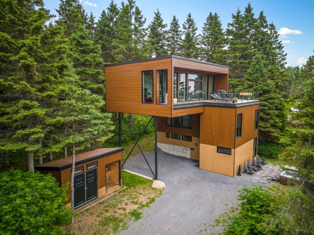 Québec, Housing, Tree, House, Interior Design, Outdoors, Scenery