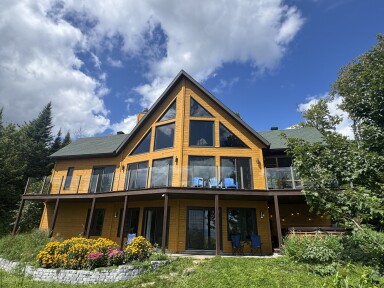 Québec, Chair, Cottage, Housing, Tree, Interior Design, Shelter