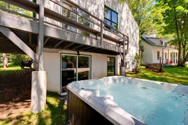 Cottage, Tub, Hot Tub, Interior Design, Grass, Housing, Porch