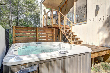 Québec, Hot Tub, Tub, Indoors, Interior Design