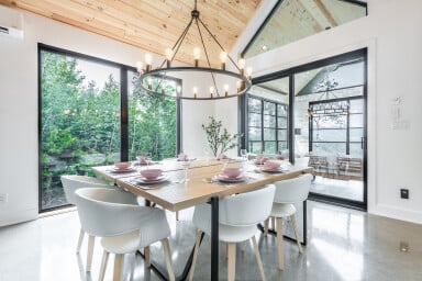 Chalet, Salle À Manger, Table À Manger, Table, Design D'intérieur, Lustre, Dessus De Table