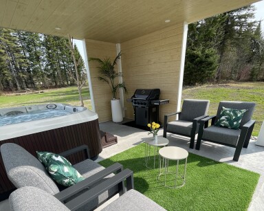 Canada, Interior Design, Couch, Furniture, Tub, Chair, Rug