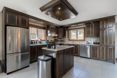 Québec, Indoors, Interior Design, Kitchen, Electrical Device, Refrigerator, Microwave