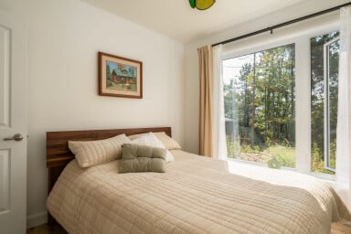 Québec, Interior Design, Cushion, Home Decor, Furniture, Window, Bed