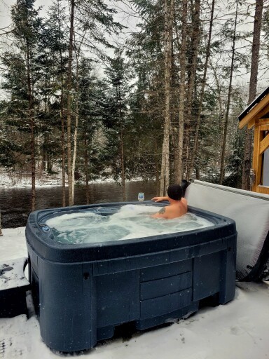 Québec, Baignoire, Bain À Remous, Baignade