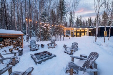 Québec, Shelter, Tree, Chair, Hotel, Resort, Scenery