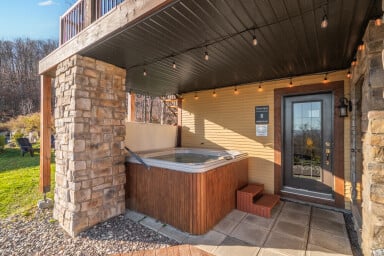 Québec, Tub, Hot Tub, Indoors, Interior Design, Housing, Porch