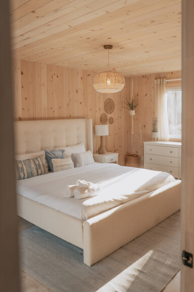 Canada, Indoors, Interior Design, Wood Panels, Lamp, Bed, Plant