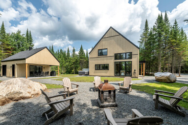 Québec, Outdoors, Scenery, Chair, Tree, Housing, Grass