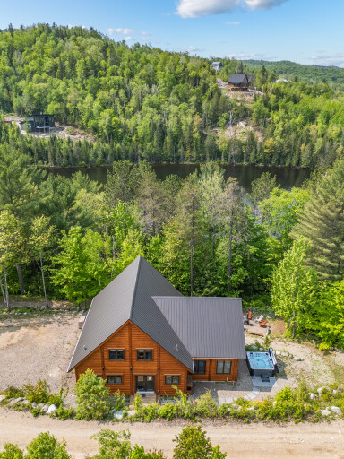 Québec, Tree, Building, Outdoors, Scenery, Housing, Shelter
