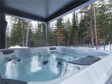 Québec, Baignoire, Bain À Remous, Baignade