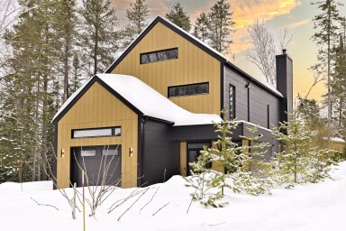 Québec, Outdoors, Shelter, Tree, Housing, Indoors, Nature