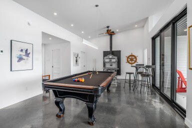 Québec, Furniture, Table, Indoors, Desk, Billiard Room, Pool Table