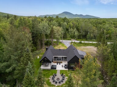 Québec, Building, Outdoors, Housing, Person, Tree, Scenery