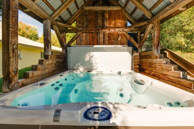 Cottage, Tub, Hot Tub, Indoors, Interior Design