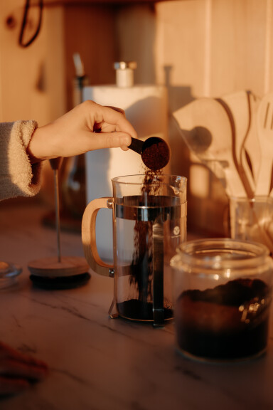 Chalet, Tasse, Pipe À Fumée, Couverts, Cuillère, Doigt, Personne