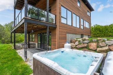 Canada, Interior Design, Tub, Hot Tub, Housing, Porch, Outdoors