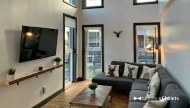 Chalet, Design D'intérieur, Salon, Porte, Matériel Informatique, Moniteur, Écran